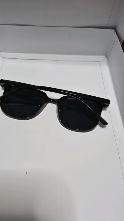 Gafas de Sol Negras Estilo Clásico - miniatura 2