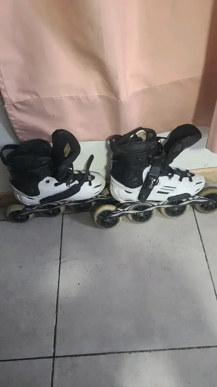 Patines en línea blancos y negros para adultos - 1