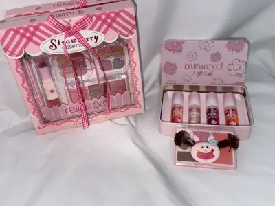 Set de maquillaje Keum & Coco con estuche peludo - miniatura 2