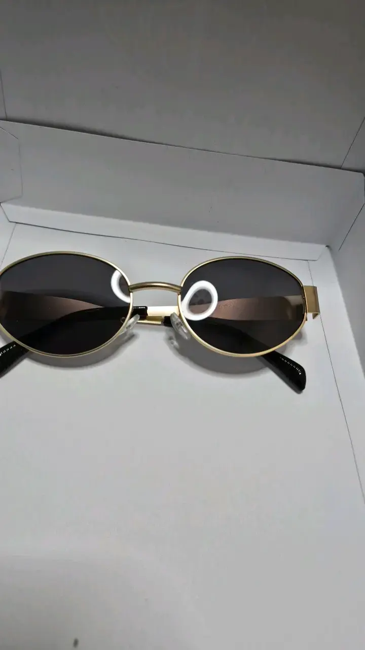 Gafas de Sol Ovaladas Doradas Modernas