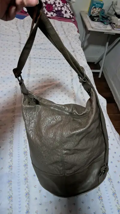 Bolso de cuero redondo marrón elegante - miniatura 2
