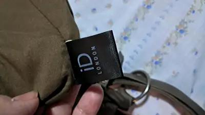 Bolso de cuero redondo marrón elegante - miniatura 5