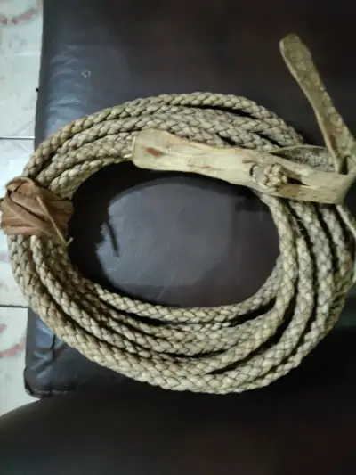 Lazo de cuero trenzado para rodeo - miniatura 3