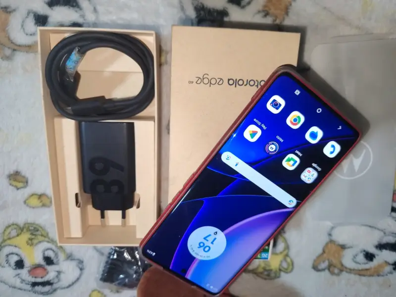 Smartphone Motorola Edge 40 256GB Dual SIM - 1