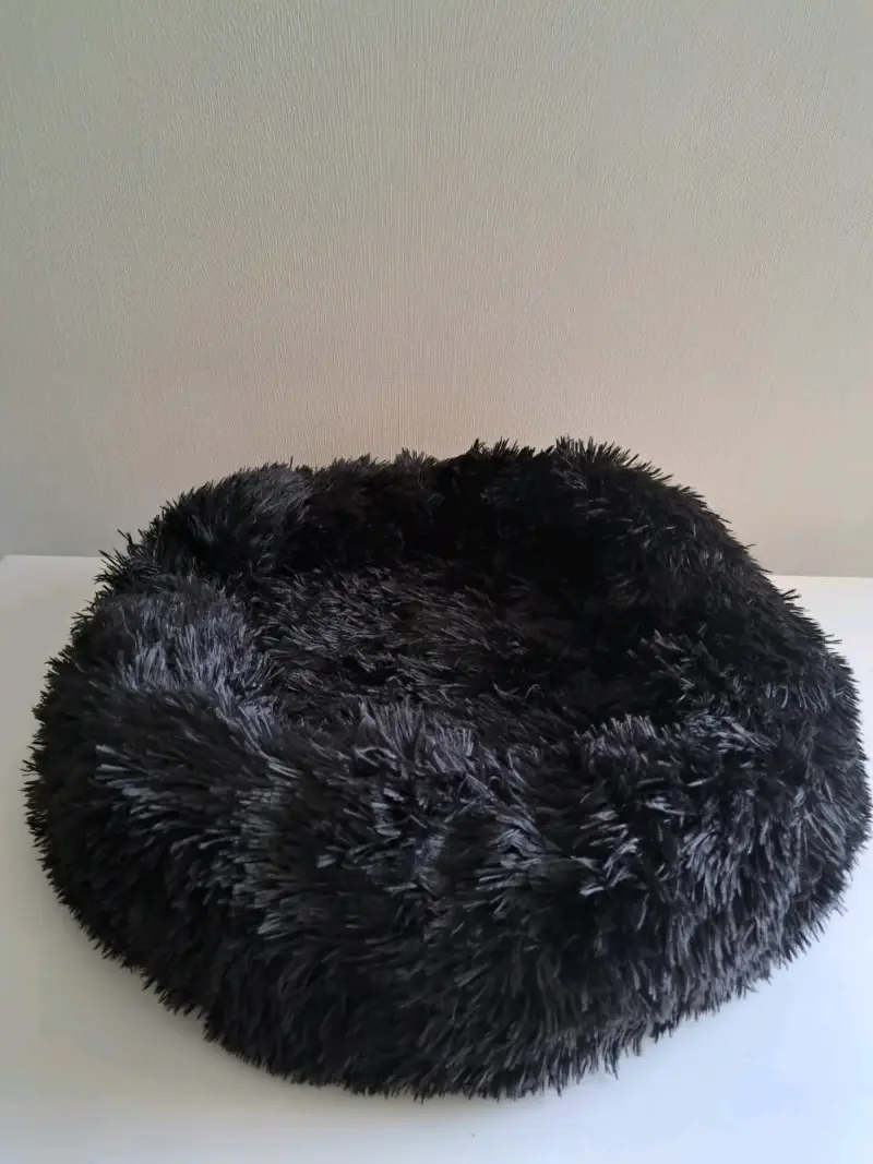 Cama para mascotas gris peluda y cómoda - 2