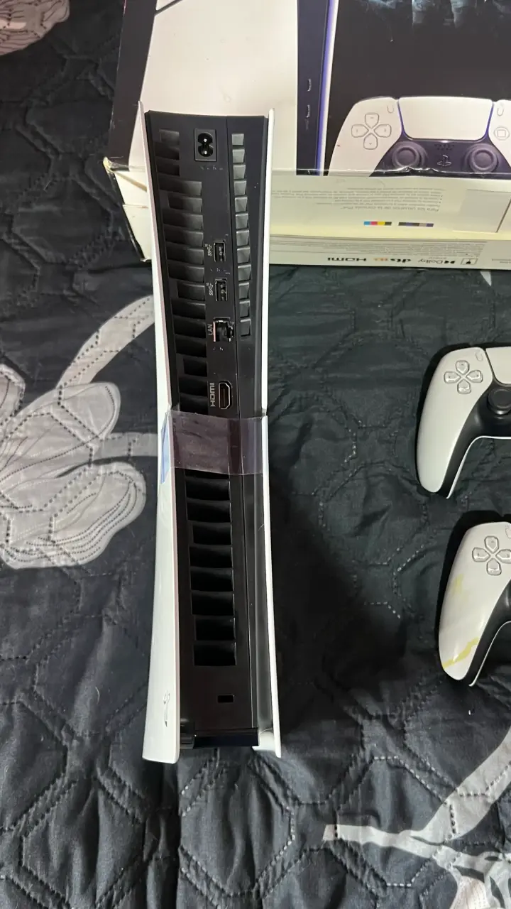 Consola PS5 digital 1tb con dos controles - 2