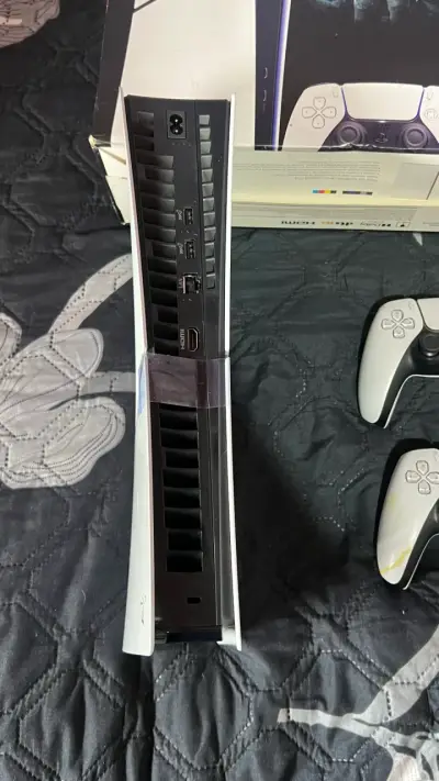 Consola PS5 digital 1tb con dos controles - miniatura 2
