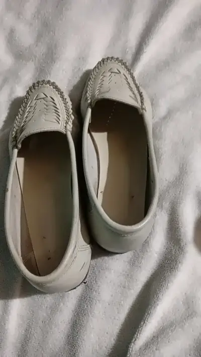 Zapatos mocasines blancos de cuero para mujer - miniatura 1