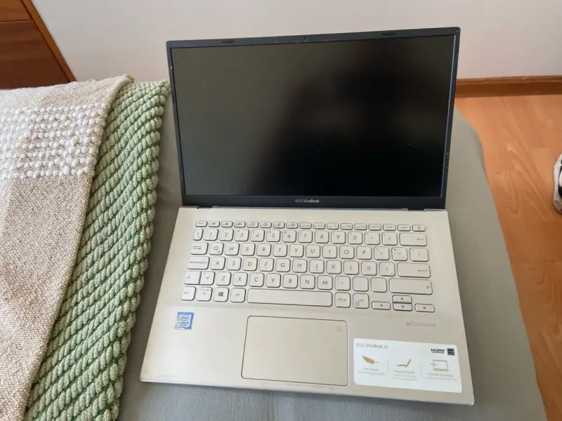 Laptop ASUS VivoBook 14 con Pantalla NanoEdge - 1