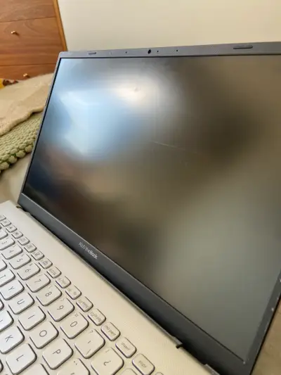 Laptop ASUS VivoBook 14 con Pantalla NanoEdge - miniatura 2