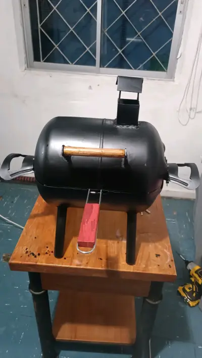 Parrilla portátil de carbón con tapa y rejilla - miniatura 1