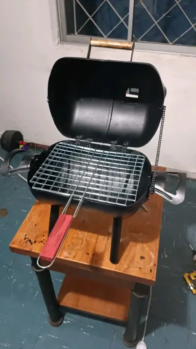 Parrilla portátil de carbón con tapa y rejilla - miniatura 2