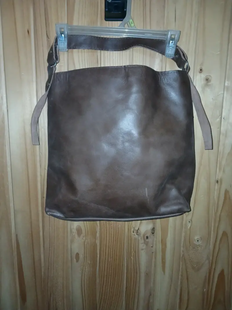 Bolso de cuero marrón con estampado animal print - 2