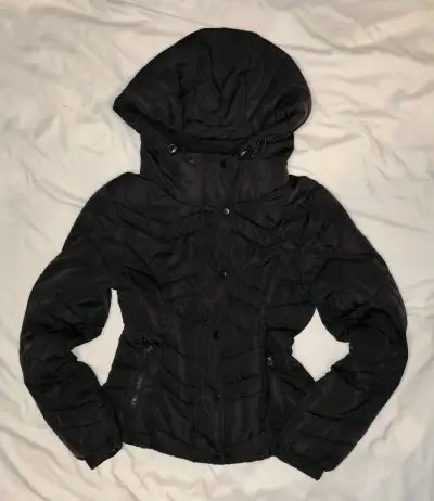 Chaqueta acolchada negra con capucha para mujer - miniatura 2