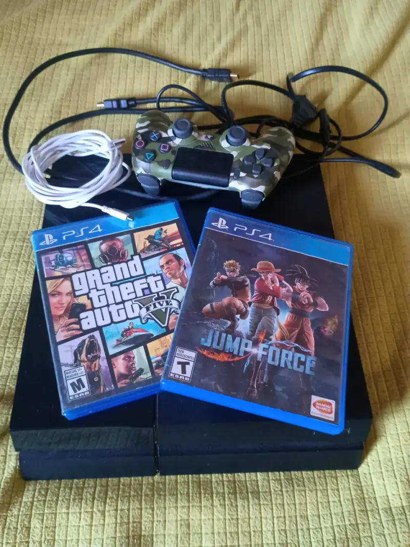 Consola PS4 con juegos GTA V y Jump Force - 1