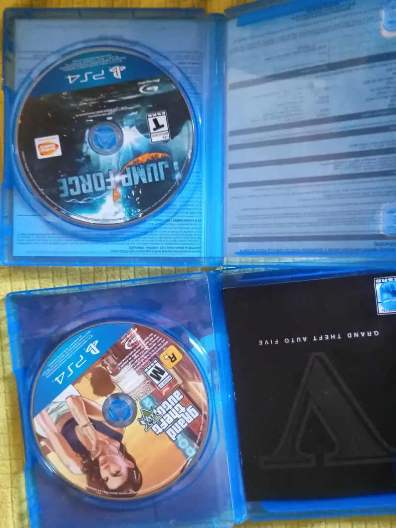 Consola PS4 con juegos GTA V y Jump Force - 4