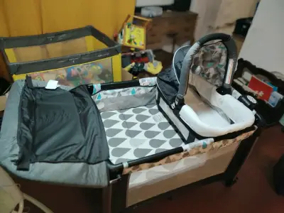 Cuna corral para bebé con cambiador y toldo - miniatura 4