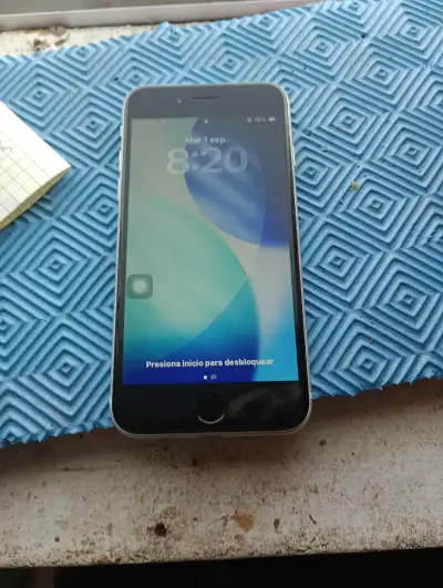 iPhone en buen estado con pantalla táctil - miniatura 1