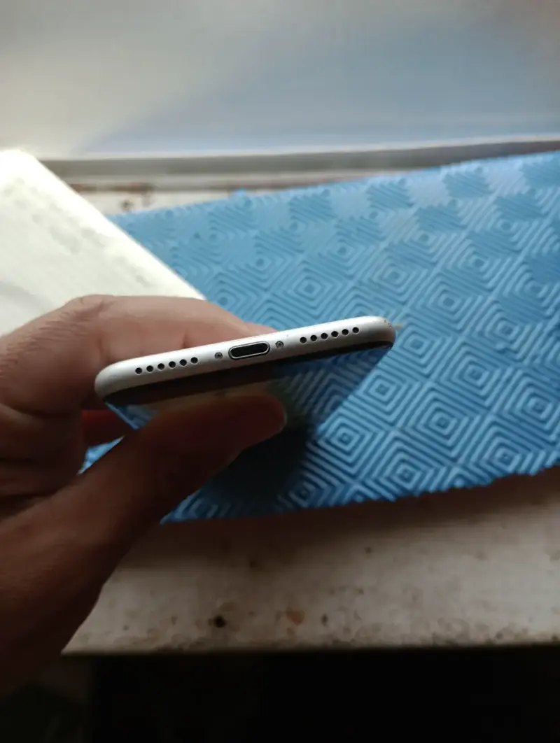iPhone en buen estado con pantalla táctil - 2