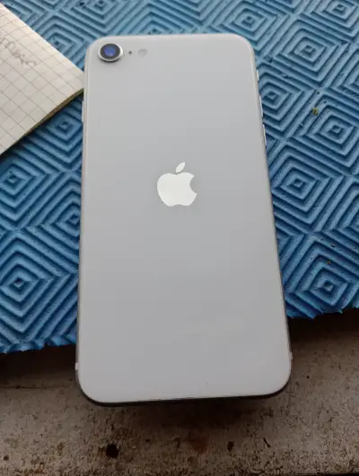 iPhone en buen estado con pantalla táctil - miniatura 4