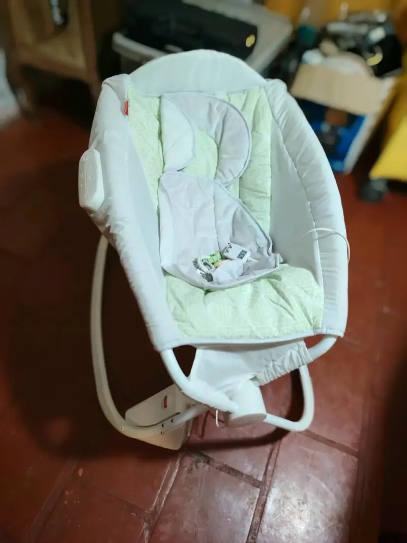 Silla mecedora para bebé con vibración - 2