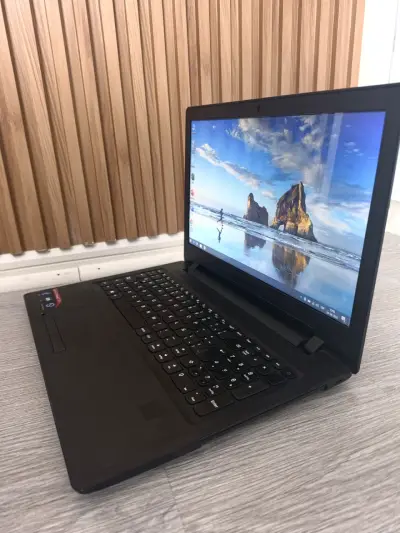Notebook  Lenovo Ideapad 110 en buen estado - miniatura 3