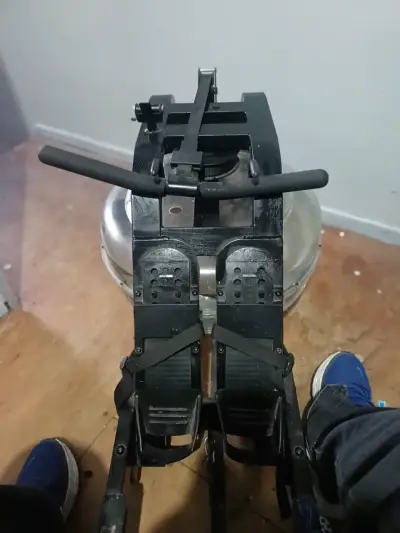 Máquina de Remo con Resistencia de Agua - miniatura 2