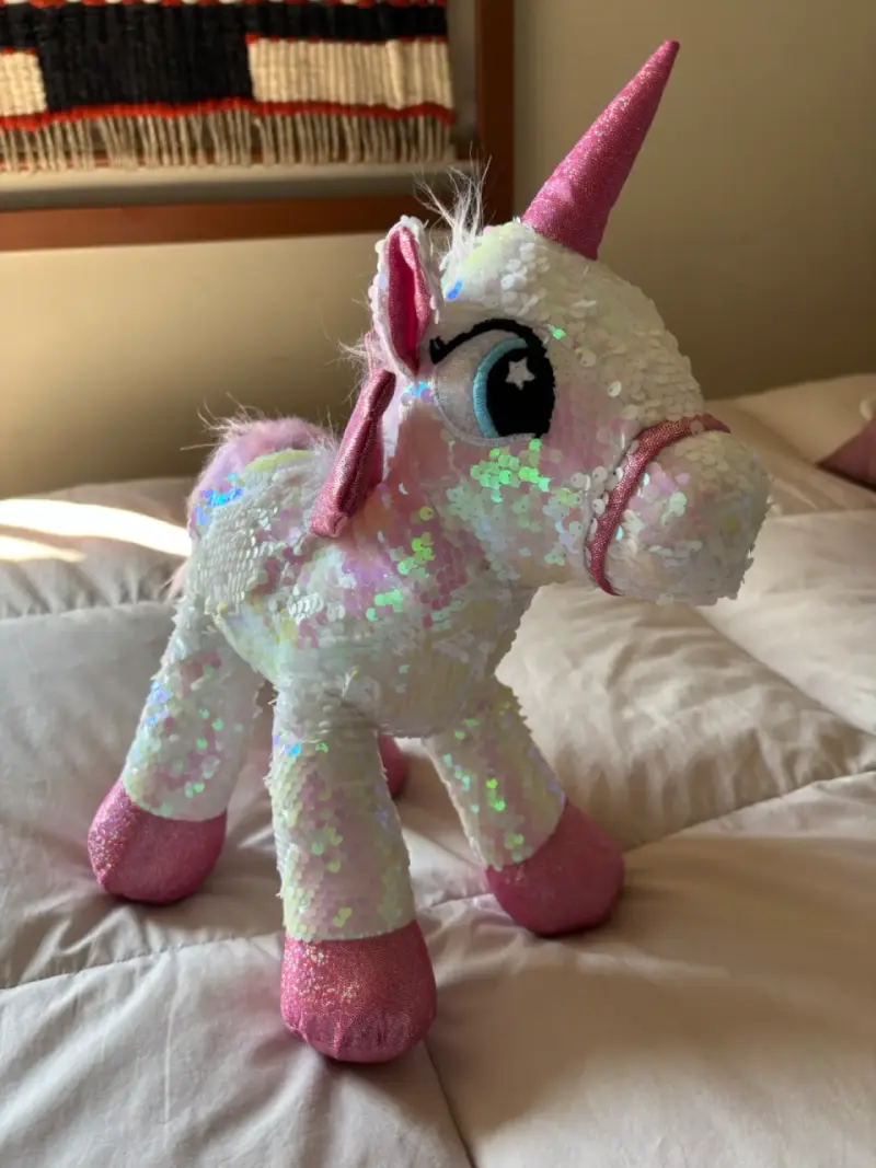 Peluche unicornio con lentejuelas brillantes
