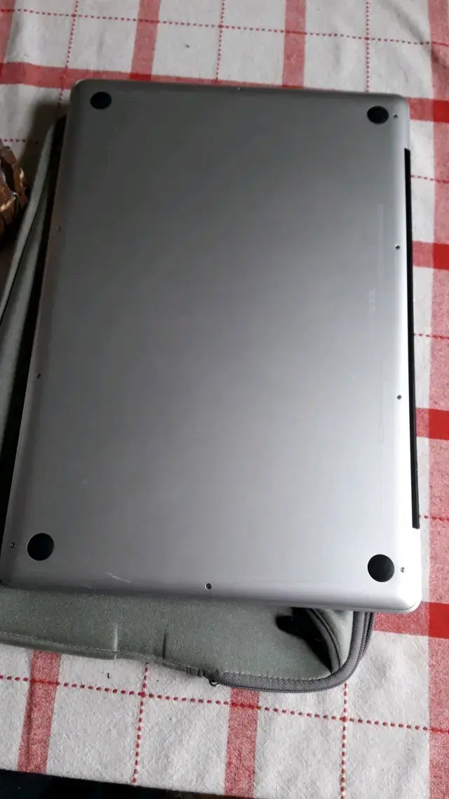 MacBook Pro con cargador original - 5