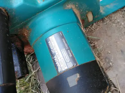 Motosierra eléctrica Makita UC4020A 1800W - miniatura 5