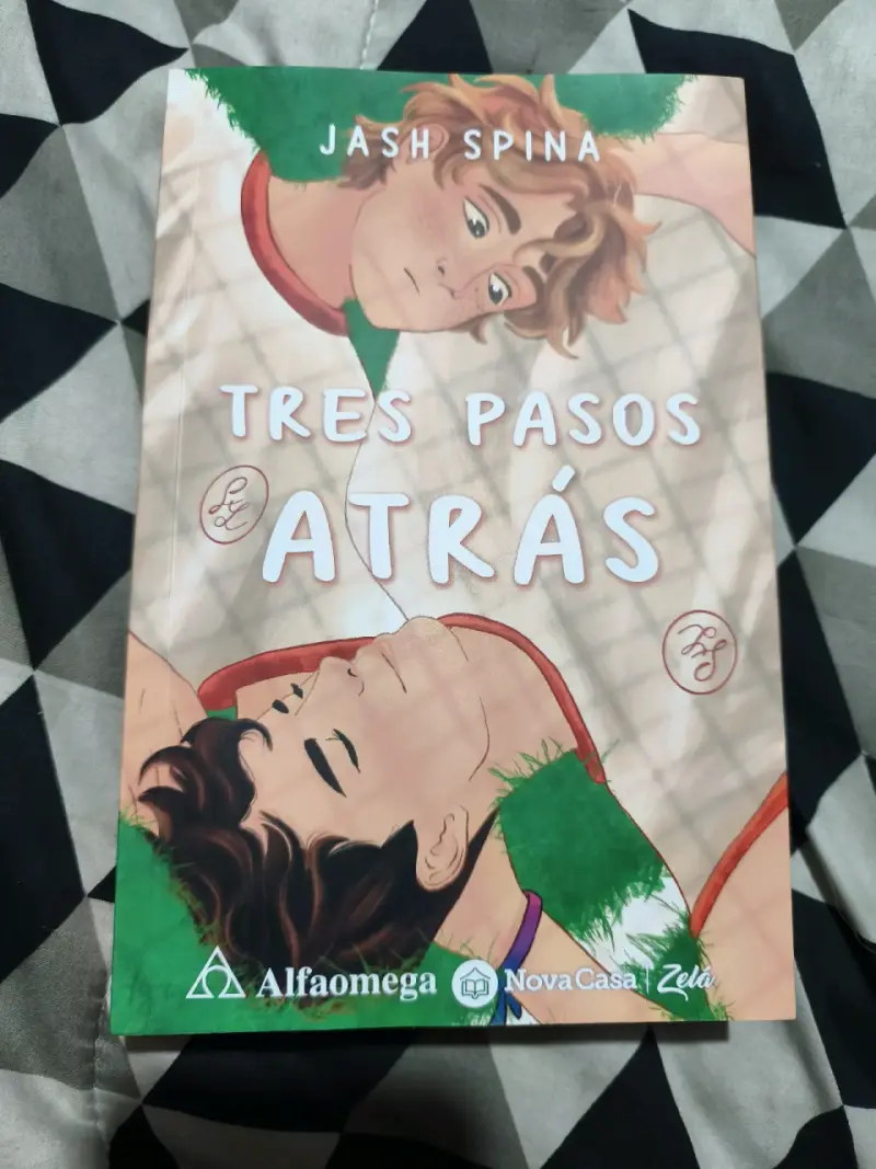 Libro 'Tres Pasos Atrás' de Jash Spina - 1
