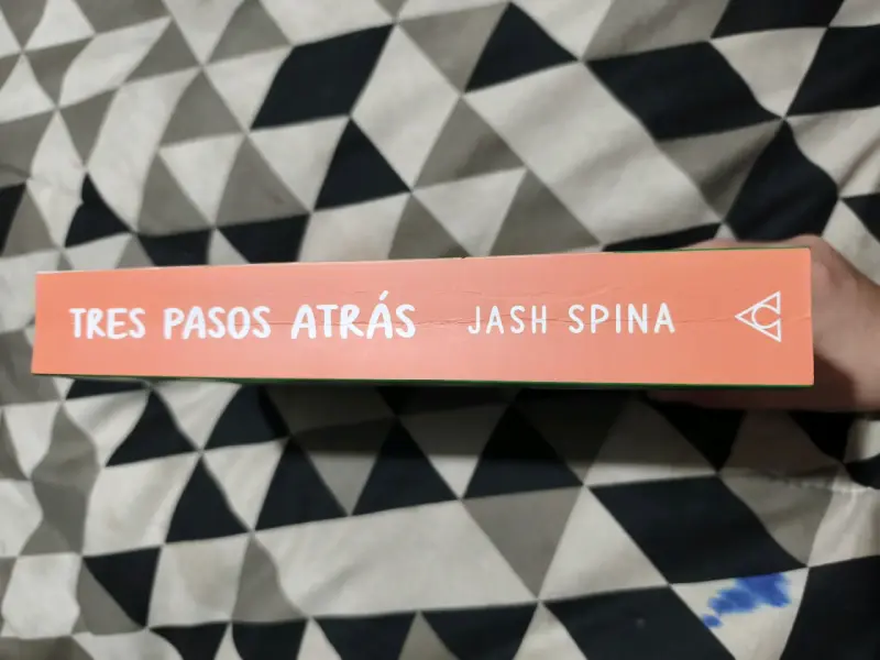 Libro 'Tres Pasos Atrás' de Jash Spina - 3