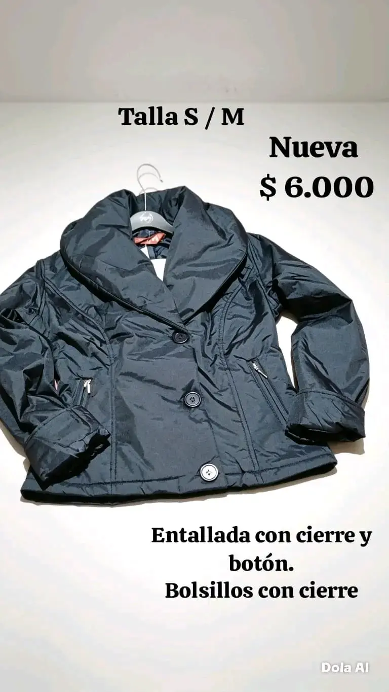 Chaqueta negra entallada con bolsillos