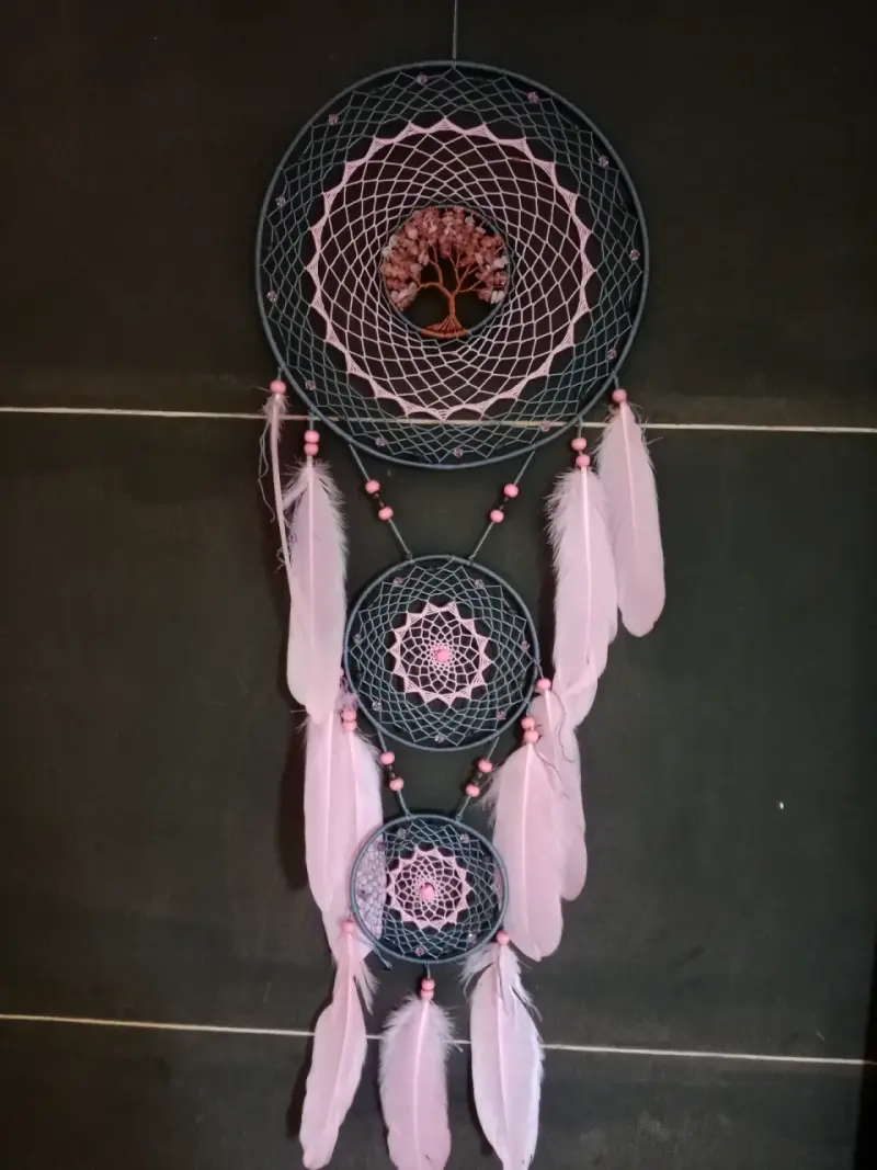 Atrapasueños decorativo con plumas y árbol de la vida - 4