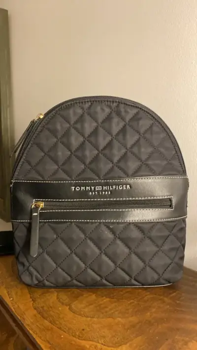 Mochila negra Tommy Hilfiger acolchada - miniatura 1
