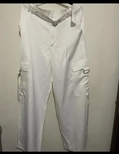 Pantalones cargo blancos Zara con cinturón - miniatura 1