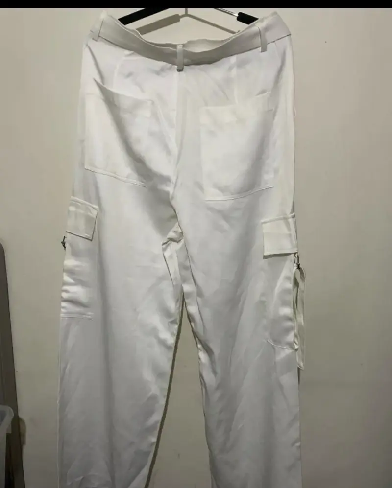 Pantalones cargo blancos Zara con cinturón - 2