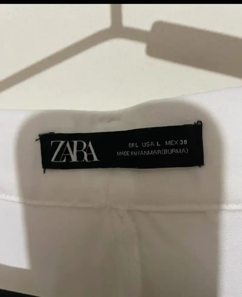 Pantalones cargo blancos Zara con cinturón - 3