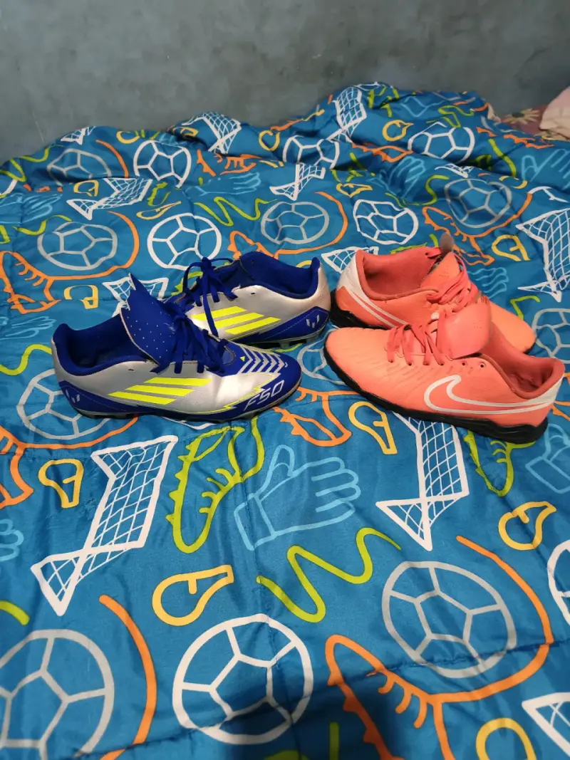 Zapatillas de fútbol Adidas y Nike para hombre - 1