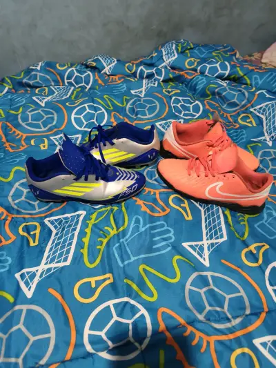 Zapatillas de fútbol Adidas y Nike para hombre - miniatura 1