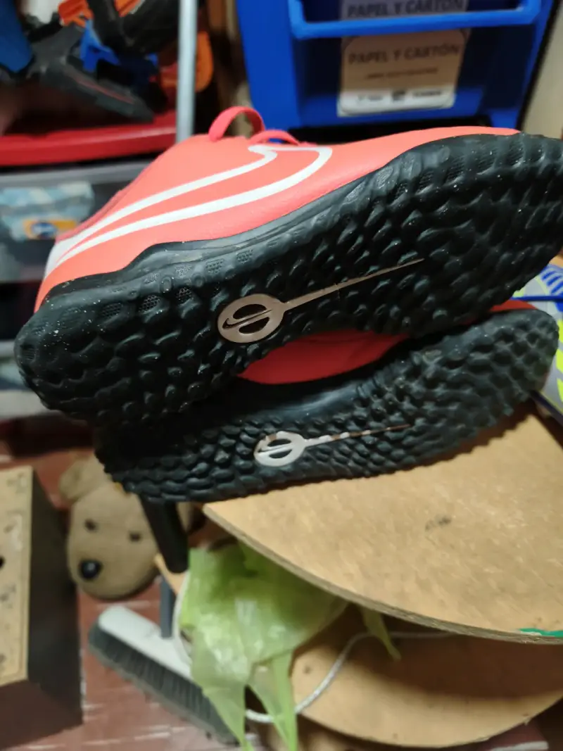 Zapatillas de fútbol Adidas y Nike para hombre - 2