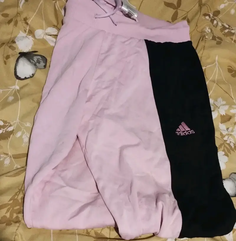 Pantalones deportivos Adidas rosa y negro - 1
