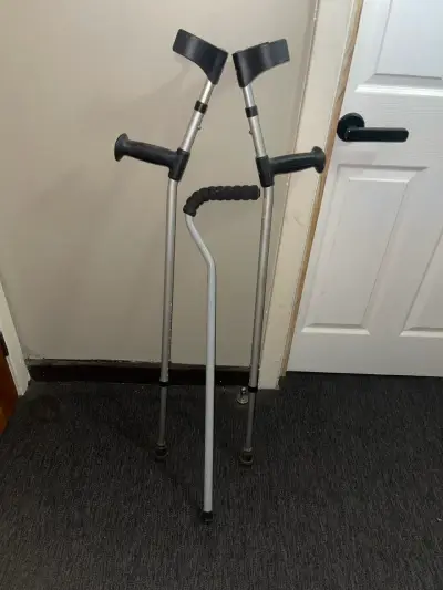 Muletas de aluminio ajustables para adultos - miniatura 1