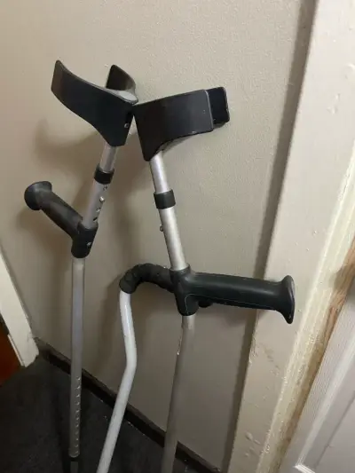 Muletas de aluminio ajustables para adultos - miniatura 2