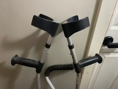 Muletas de aluminio ajustables para adultos - miniatura 3