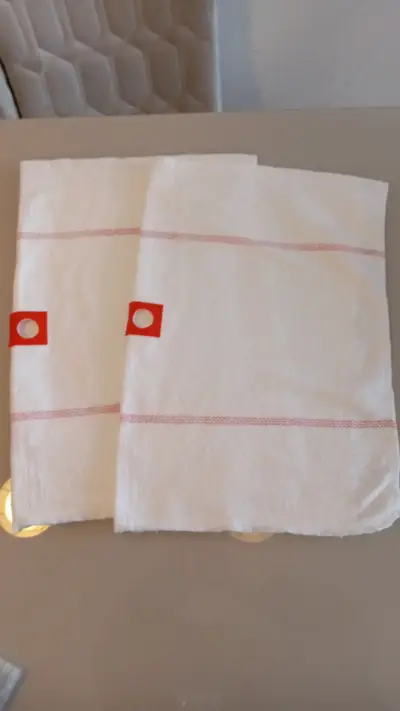 Trapero de algodón blanco con detalles rojos - miniatura 2
