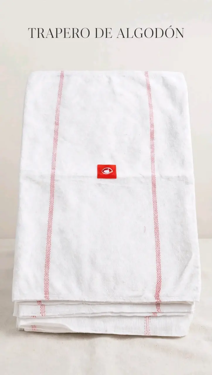 Trapero de algodón blanco con detalles rojos - 3
