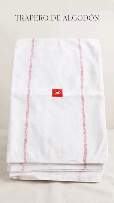 Trapero de algodón blanco con detalles rojos - miniatura 3