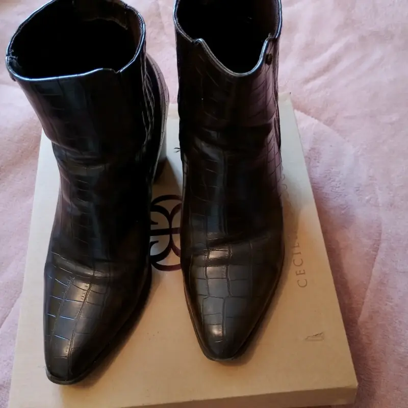 Botines de cuero negro con tacón alto - 3