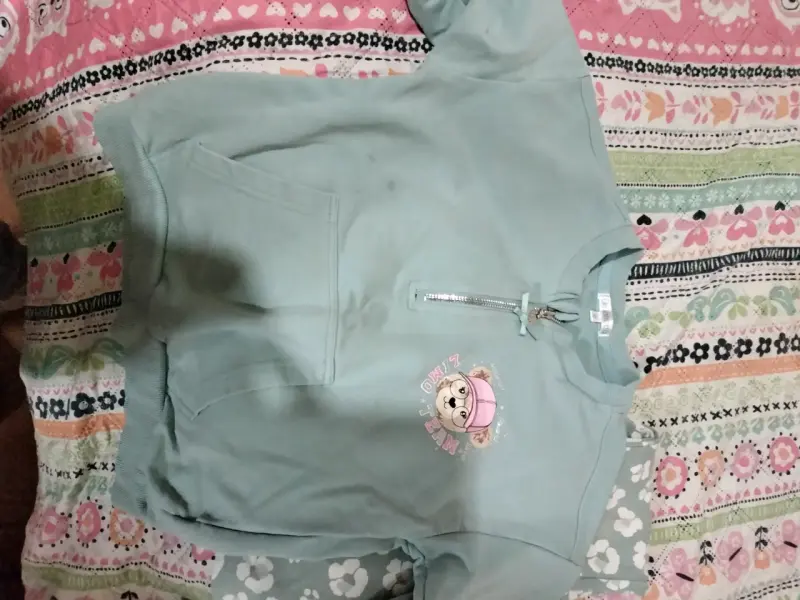 Conjunto de pijama infantil verde con diseño floral - 3